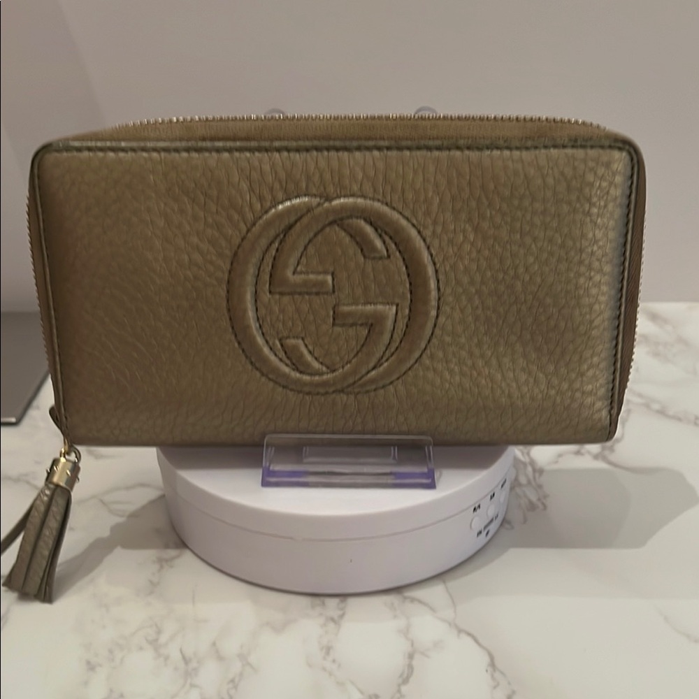 Gucci Soho Metallic Pebbled Calfskin Wallet